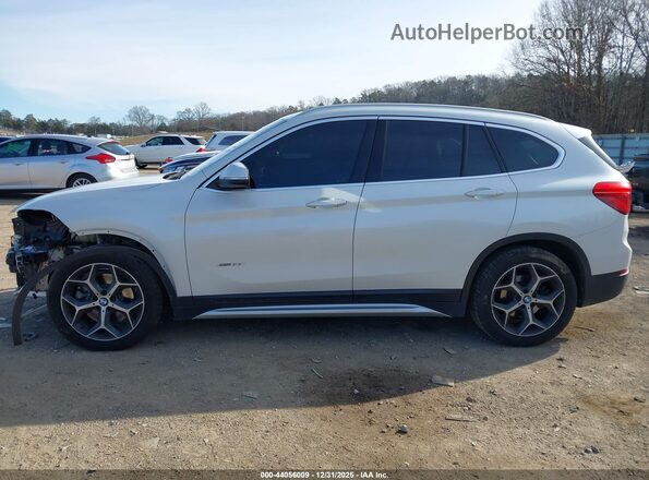 WBXHT3C39J5K29771 2018 BMW X1 White 360 interior view