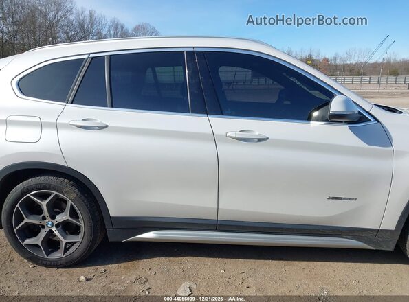 WBXHT3C39J5K29771 2018 BMW X1 White Rear interior view