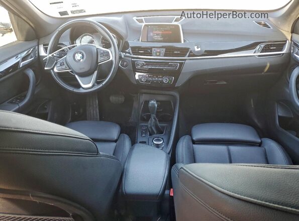 WBXHT3C53K5L38455 2019 BMW X1 Silver Dashboard view