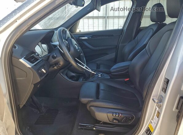 WBXHT3C53K5L38455 2019 BMW X1 Silver Front interior view