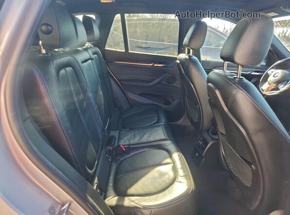 WBXHT3Z37H4A65284 2017 BMW X1 Silver Вид задньої частини салону