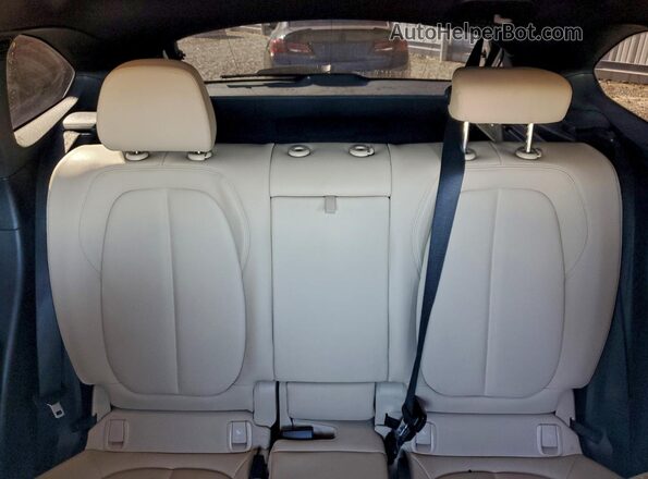 WBXHU7C39J5H39237 2018 BMW X1 White Widok tylnych siedzeń