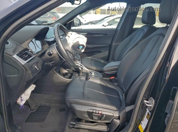 WBXJG7C00L5P30800 2020 BMW X1 Черный Вид салона спереди