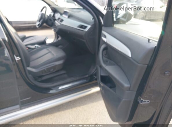 WBXJG7C06M5S35227 2021 BMW X1 Black Front interior view
