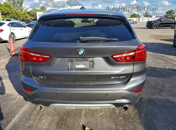 WBXJG7C08M5S62980 2021 BMW X1 Gray Vista trasera