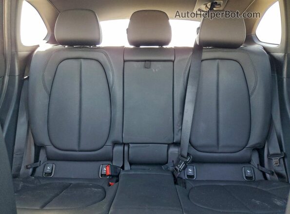 WBXJG9C02L5R29858 2020 BMW X1 Black უკანა სავარძლების ხედი