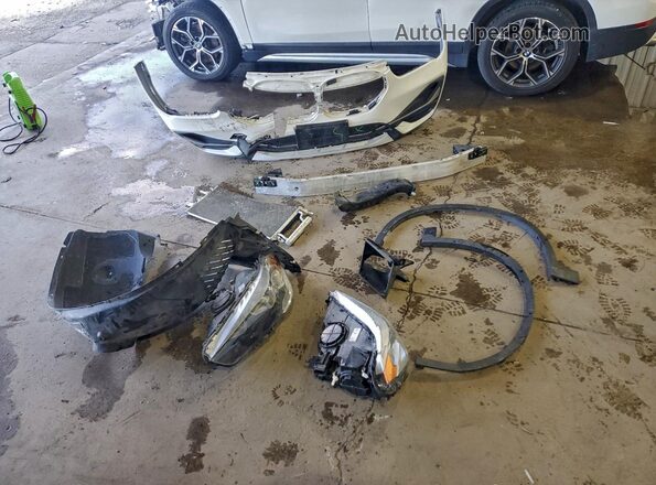WBXJG9C08L5P76645 2020 BMW X1 White VIN կոդի պիտակի տեսք