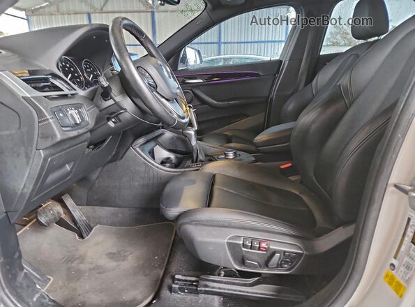 WBXYJ3C59KEP77312 2019 BMW X2 White Vista interior delantera
