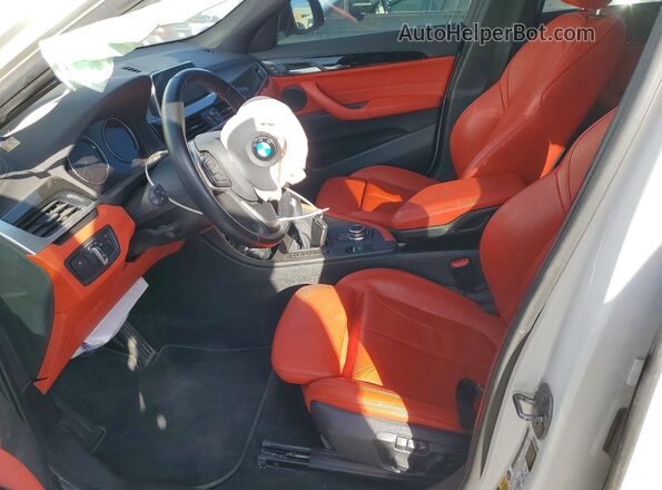 WBXYJ5C57KEF83473 2019 BMW X2 White Вид салону спереду