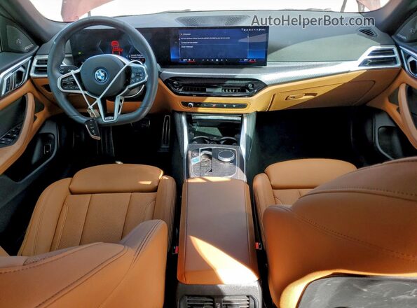 WBY23HD03SFU17085 2025 BMW I4 Красный Вид панели приборов