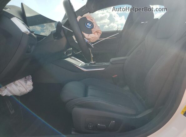 WBY23HD09SFU12960 2025 BMW I4 Two Tone Вид салону спереду