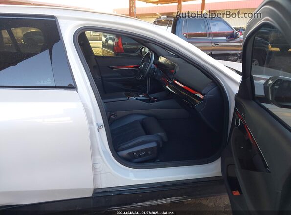 WBY33FK04SCT65866 2025 BMW OTHER White Սալոնի դիմացի տեսք