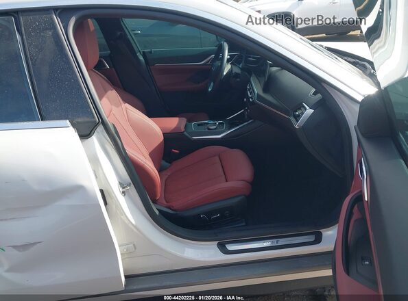 WBY43AW01RFT08969 2024 BMW I4 Белый Вид салона спереди