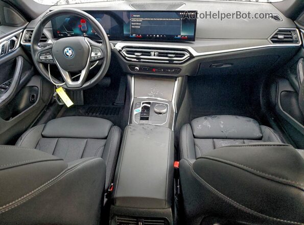 WBY43AW05RFS88337 2024 BMW I4 Gray Vista del salpicadero