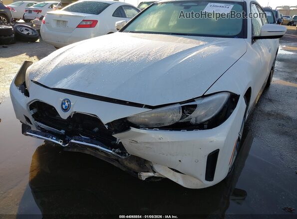 WBY73AW08NFM93593 2022 BMW I4 White Front view