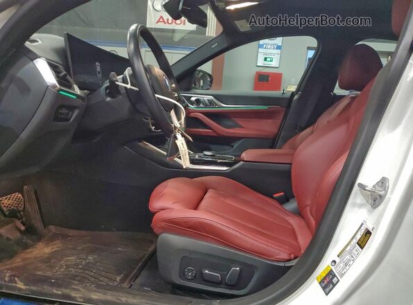 WBY83FB09RFS81301 2024 BMW I4 White Vista interior delantera