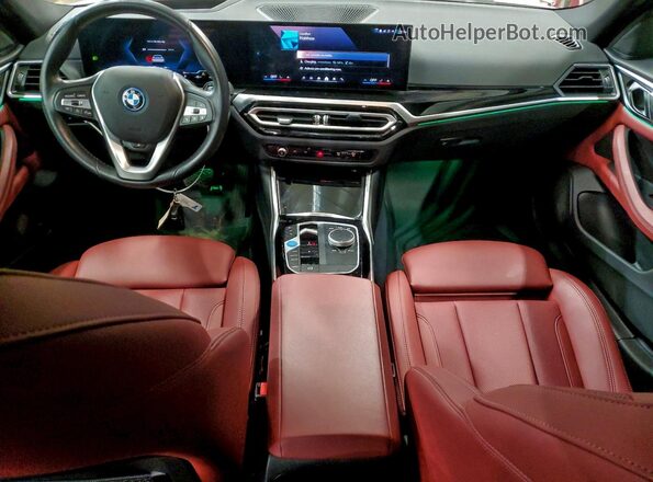 WBY83FB09RFS81301 2024 BMW I4 White Vista del salpicadero