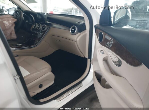 WDC0G4JB0JV067022 2018 MERCEDES-BENZ GLC 300 White Vista interior delantera