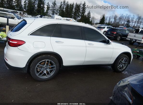 WDC0G4KB4JV061917 2018 MERCEDES-BENZ GLC 300 White Rear interior view