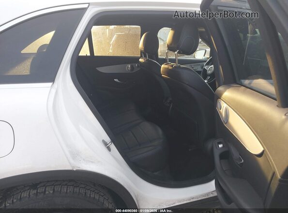 WDC0G4KB8HF139085 2017 MERCEDES-BENZ GLC 300 White Widok naklejki z numerem VIN