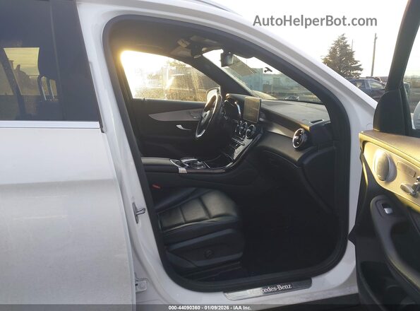 WDC0G4KB8HF139085 2017 MERCEDES-BENZ GLC 300 White Widok wnętrza z przodu