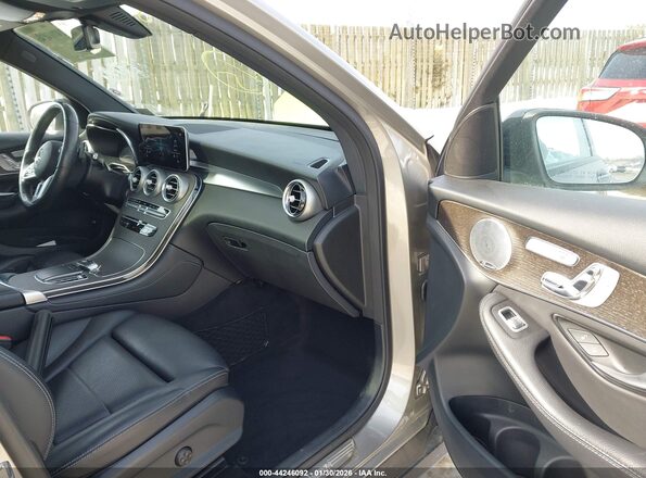 WDC0G8EB8LF728780 2020 MERCEDES-BENZ GLC 300 Beige წინა სალონის ხედი