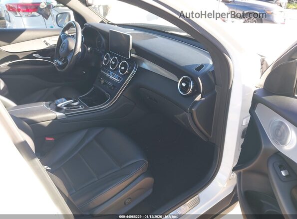 WDC0J4KB3KF581569 2019 MERCEDES-BENZ GLC 300 COUPE White წინა სალონის ხედი