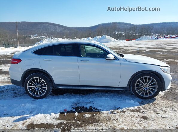 WDC0J4KB7HF250373 2017 MERCEDES-BENZ GLC 300 COUPE White Widok wnętrza z tyłu