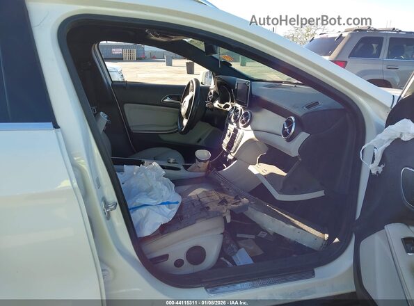 WDCTG4EB2GJ193244 2016 MERCEDES-BENZ GLA 250 White Vista interior delantera
