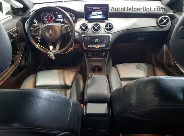 WDCTG4EB3LJ668362 2020 MERCEDES-BENZ GLA White Vista del salpicadero