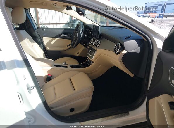 WDCTG4EB3LU024441 2020 MERCEDES-BENZ GLA 250 White Vista interior delantera