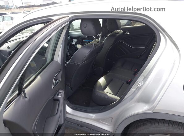 WDCTG4EB4JJ459077 2018 MERCEDES-BENZ GLA 250 Silver Vista de la etiqueta del VIN