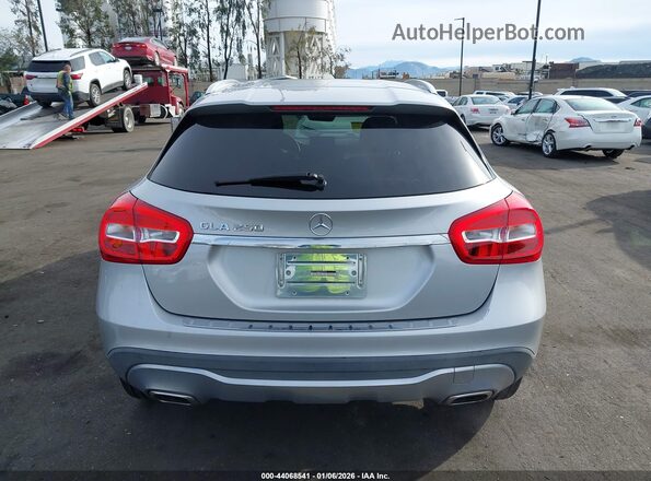 WDCTG4EB4JJ459077 2018 MERCEDES-BENZ GLA 250 Silver 