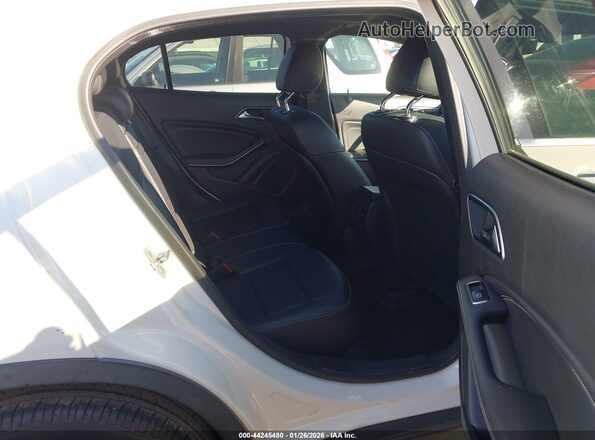 WDCTG4EB5JJ446998 2018 MERCEDES-BENZ GLA 250 White 