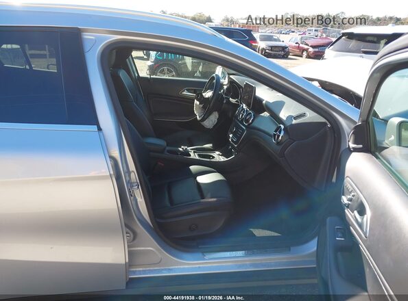 WDCTG4EB6KJ552037 2019 MERCEDES-BENZ GLA 250 Silver Front interior view