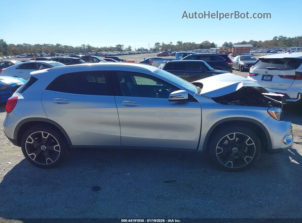 WDCTG4EB6KJ552037 2019 MERCEDES-BENZ GLA 250 Silver Rear interior view