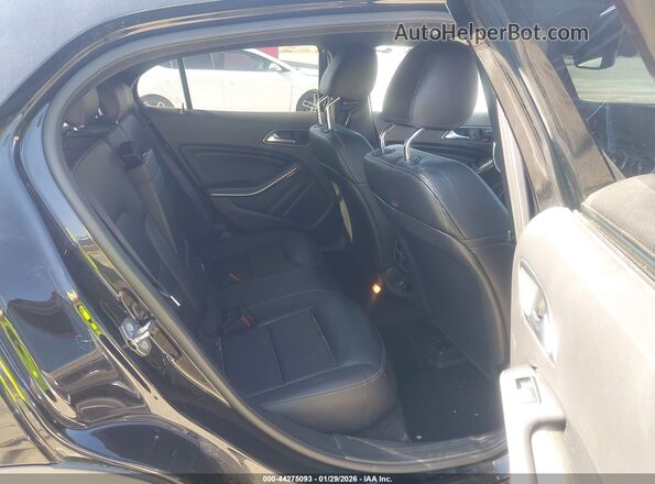 WDCTG4EB6KU004019 2019 MERCEDES-BENZ GLA 250 Black Widok naklejki z numerem VIN