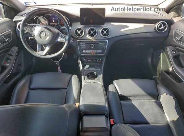 WDCTG4EB9JJ469197 2018 MERCEDES-BENZ GLA Gray Dashboard view