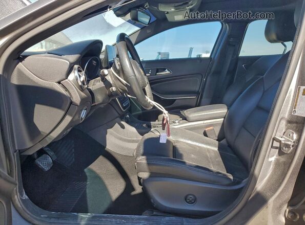 WDCTG4EB9JJ469197 2018 MERCEDES-BENZ GLA Gray Front interior view