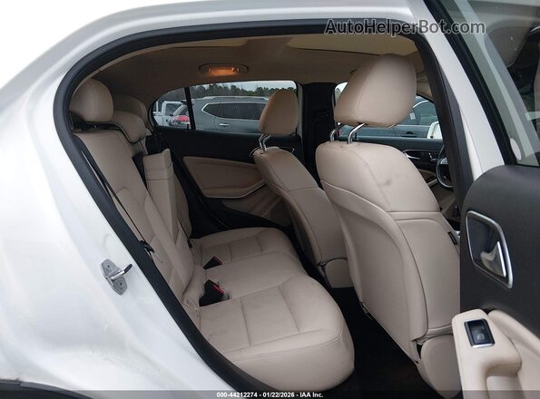 WDCTG4EB9KU016326 2019 MERCEDES-BENZ GLA 250 White VIN sticker view
