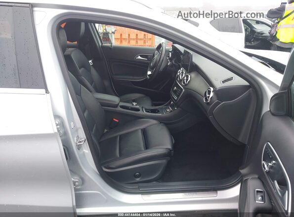 WDCTG4GB4KU009247 2019 MERCEDES-BENZ GLA 250 White წინა სალონის ხედი
