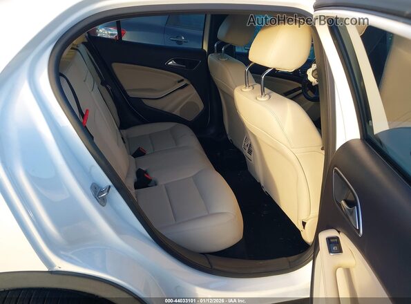 WDCTG4GB5KU016367 2019 MERCEDES-BENZ GLA 250 White Vista de la etiqueta del VIN