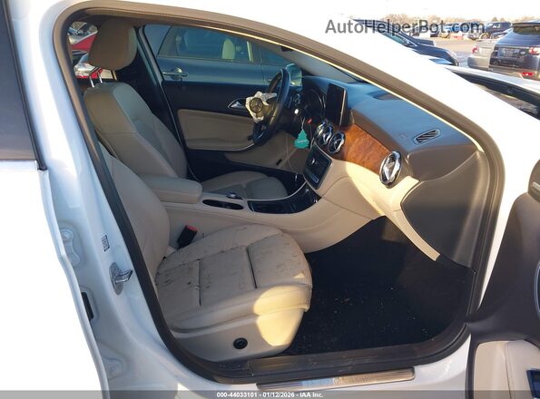 WDCTG4GB5KU016367 2019 MERCEDES-BENZ GLA 250 White Vista interior delantera