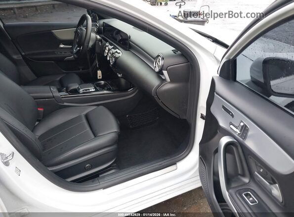 WDD3G4EB8LW038108 2020 MERCEDES-BENZ A 220 White Vista interior delantera