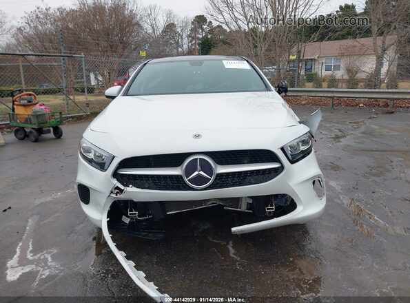 WDD3G4EB8LW038108 2020 MERCEDES-BENZ A 220 White Vista del cuadro de instrumentos