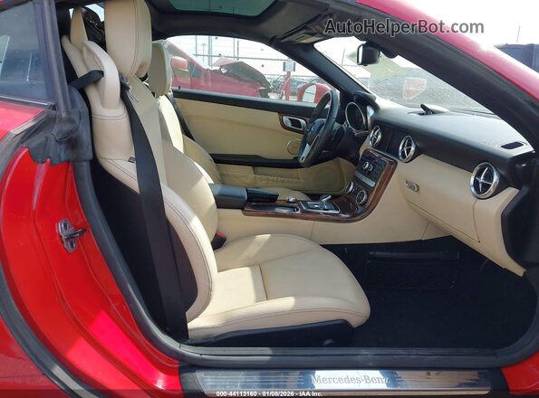 WDDPK3JA0GF124025 2016 MERCEDES-BENZ SLK 300 Красный Вид салона спереди