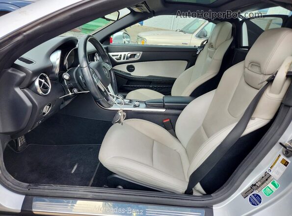 WDDPK3JA8GF121633 2016 MERCEDES-BENZ SLK Silver Вид салону спереду