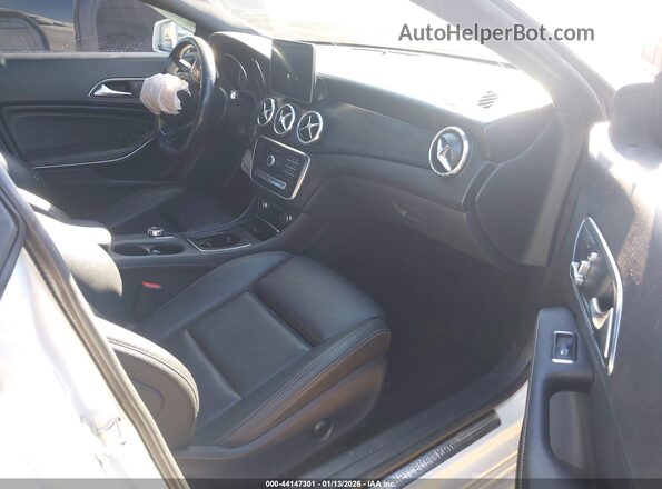 WDDSJ4EB1JN682128 2018 MERCEDES-BENZ CLA 250 White Vista interior delantera