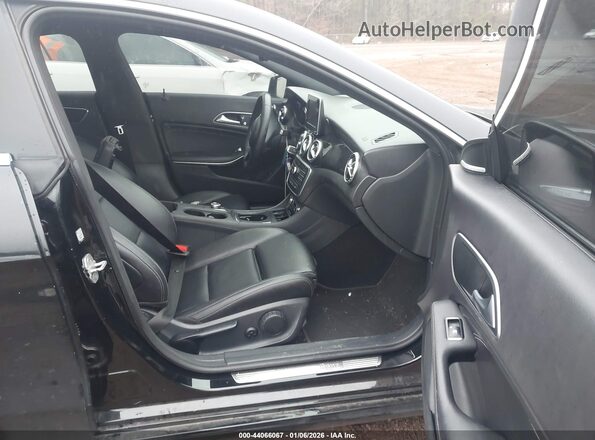 WDDSJ4GB2GN353492 2016 MERCEDES-BENZ CLA 250 Черный Вид салона спереди