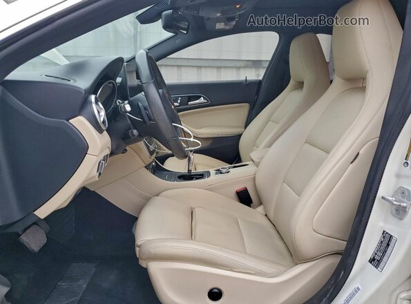 WDDSJ4GB8HN479891 2017 MERCEDES-BENZ CLA-CLASS Белый Вид салона спереди